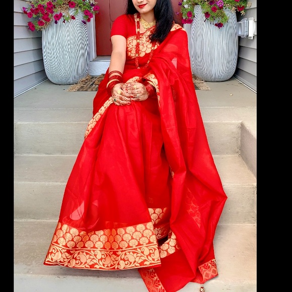 Red Pure Cotton Saree with tassels - Picture 1 of 3